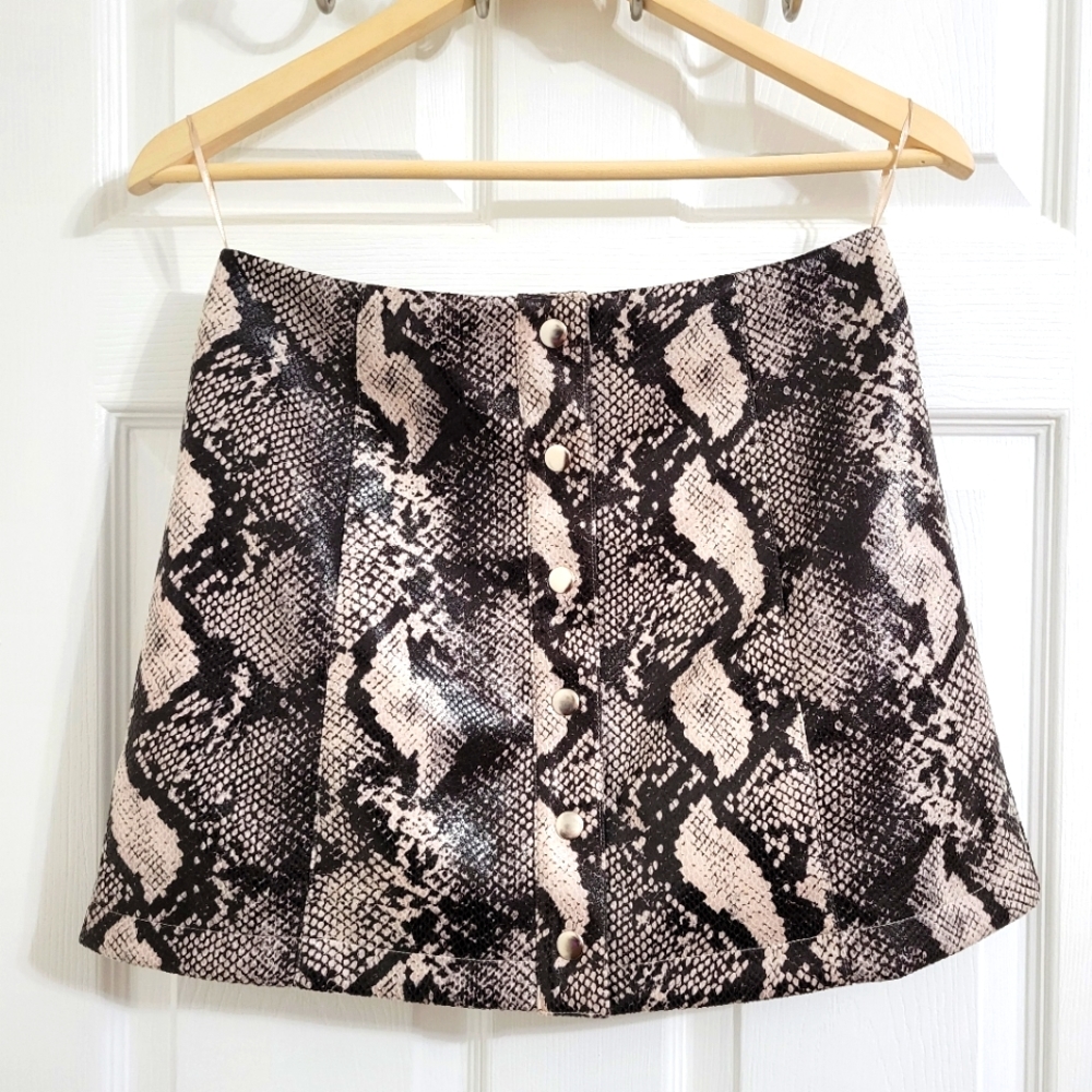 Urban Outfitters Women's Snake Print Mini Skirt, Size M